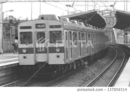 Tokyu Den-en-toshi Line, 8500 series, 8601-, bound for Tsukimino, Miyamaedaira, July 1, 1982 Tokyu Den-en-toshi Line, 8500 series, 8601-, bound for Tsukimino, Miyamaedaira, July 1, 1982 137858314
