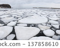 Drift ice in the Sea of Okhotsk off Shiretoko, Hokkaido 137858610