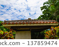 Beautifully adorned with vibrant Ryukyu roof tiles, this golf course features a gazebo, rest area, restrooms, and a shop (Miyakojima City, Okinawa Prefecture). 137859474