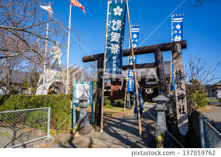 神風神社的神風飛行員雕像：「向南」（泉市） 137859762