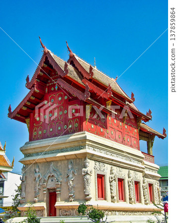 Wat Phra Singh temple in Chiang Mai,Thailand. 137859864