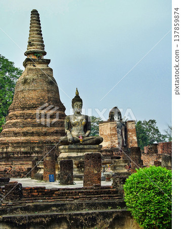 Wat Mahathat is a Buddhist temple complex in Sukhothai Historical Park, Sukhothai in the Northern Region of Thailand Wat Mahathat is a Buddhist temple complex in Sukhothai Historical Park, Sukhothai in the Northern Region of Thailand 137859874