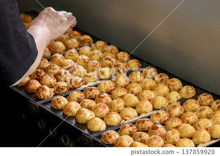 Grilling delicious-looking takoyaki 137859920