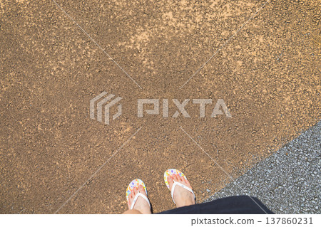 The feet and skirts of women strolling, walking, and sightseeing on the roads in colorful flip-flops in a tropical tourist spot (Miyako Island, Okinawa Prefecture) The feet and skirts of women strolling, walking, and sightseeing on the roads in colorful flip-flops in a tropical tourist spot (Miyako Island, Okinawa Prefecture) 137860231