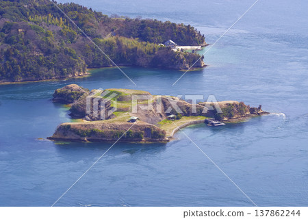 能島城遺址,漂浮在瀨戶內海中 能島城遺址,漂浮在瀨戶內海中 137862244