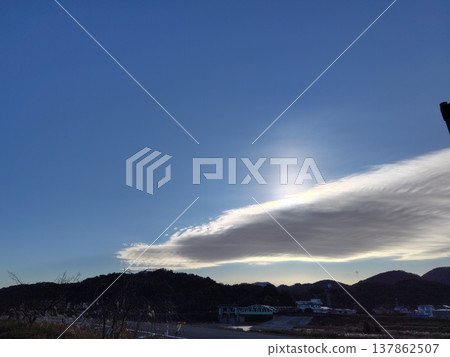 雲遮住太陽 雲遮住太陽 137862507