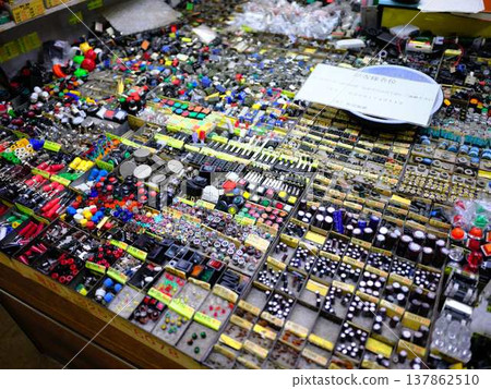 Electronic parts 137862510
