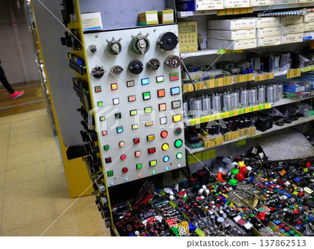 Electronic parts 137862513