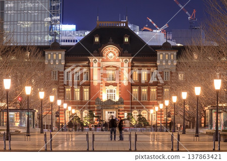 A night view of Tokyo Station from Gyoko-dori Street in Tokyo. 137863421