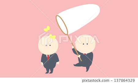 一位商人試圖抓住一隻落在他頭上的蝴蝶。 一位商人試圖抓住一隻落在他頭上的蝴蝶。 137864329