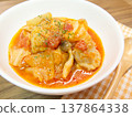 番茄燉雞肉和高麗菜 137864338