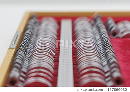 The rhythm and depth created by silver eye examination lenses: background material for accurate vision measurement and healthcare. The rhythm and depth created by silver eye examination lenses: background material for accurate vision measurement and healthcare. 137866080
