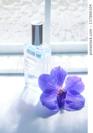 Image of cosmetics [Eau de toilette and orchid] 137866104
