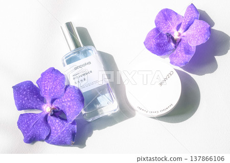 Image of cosmetics [Cosmetics and orchids] 137866106