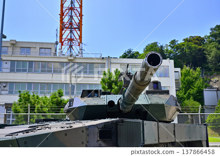 [神奈川] 橫須賀：日本海上自衛隊開放日上的裝甲車輛 137866458