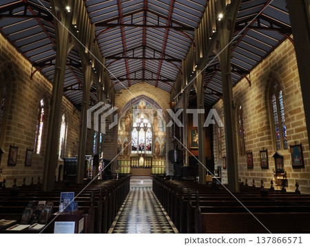 聖勞倫斯基督教堂內部一片寂靜－一座由光線指引的教堂。 137866571