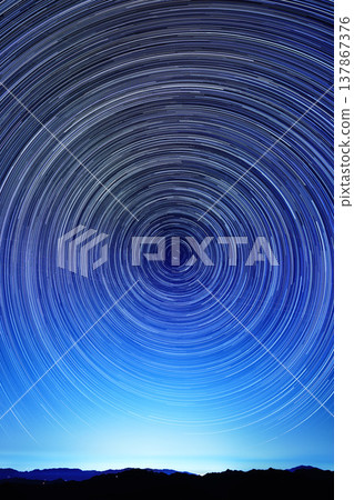 北極星和恆星的軌跡 137867376