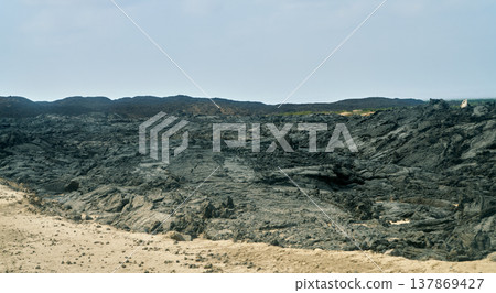 埃塞俄比亞達納基勒火山區的凝固熔岩區 137869427