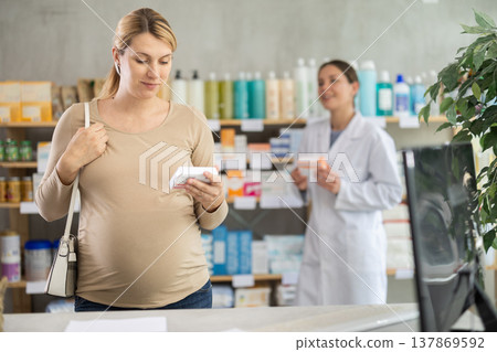Pregnant woman choose supplements pills, pharmacist offer similar product Pregnant woman choose supplements pills, pharmacist offer similar product 137869592