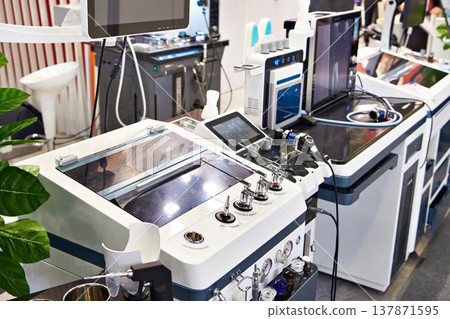 ENT Workstation 137871595