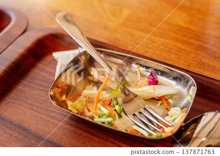 Clean Meal Presentation. Unfinished Side Dish With Vegetable Scraps And Crumbs On Wooden Tray 137871763
