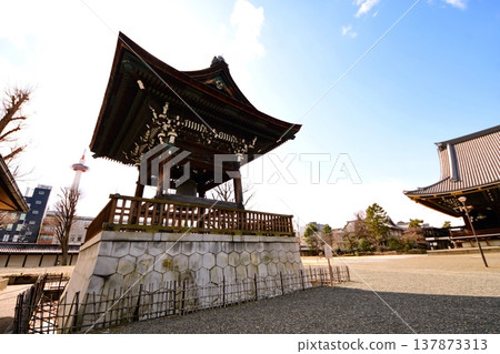 東本願寺鐘樓（重要文化財產），京都府京都市下京區常葉町，2022年2月 137873313