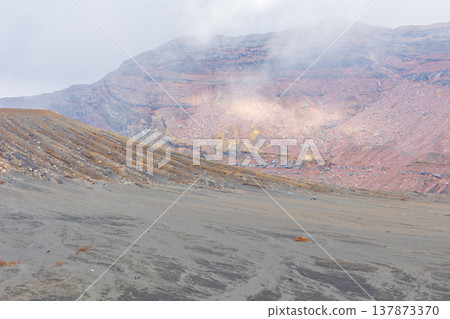 Late autumn in Aso, Kumamoto Prefecture: Mount Aso and Sunasenrigahama Beach 137873370
