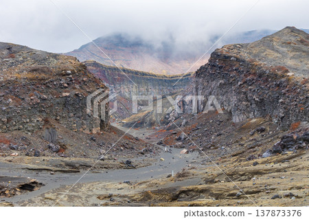 Late autumn in Aso, Kumamoto Prefecture: Mount Aso, Nakadake Fourth Crater 137873376