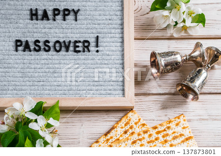 Happy Passover flatlay. Jewish matzo bread and wine glasses on white wooden background. 137873801