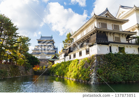 福岡縣北九州的秋天:小倉城的秋葉色彩斑斕。 福岡縣北九州的秋天:小倉城的秋葉色彩斑斕。 137873851