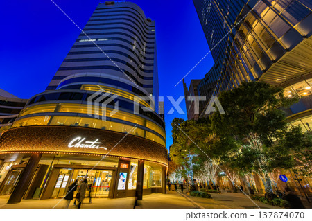 Tokyo, Chiyoda Ward, Yurakucho: Night view of Hibiya Chanter and Tokyo Midtown Hibiya Tokyo, Chiyoda Ward, Yurakucho: Night view of Hibiya Chanter and Tokyo Midtown Hibiya 137874070
