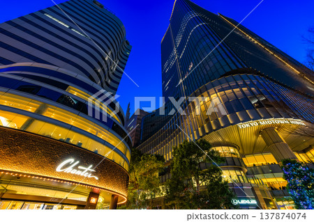 Tokyo, Chiyoda Ward, Yurakucho: Night view of Hibiya Chanter and Tokyo Midtown Hibiya Tokyo, Chiyoda Ward, Yurakucho: Night view of Hibiya Chanter and Tokyo Midtown Hibiya 137874074