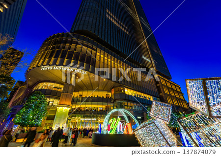 Tokyo, Chiyoda Ward, Yurakucho: Night view of Tokyo Midtown Hibiya 137874079