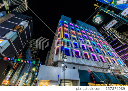 A night view of the Ginza area in Chuo Ward, Tokyo, near the Ginza 5-chome intersection. 137874089