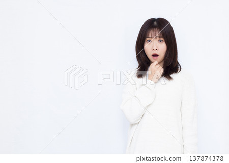 驚訝又驚訝的女人 137874378