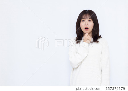 驚訝又驚訝的女人 137874379