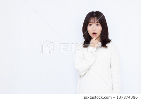 驚訝又驚訝的女人 137874380