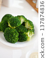 broccoli 137874836