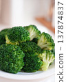 broccoli 137874837