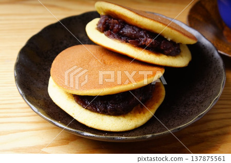 Dorayaki Japanese sweets 137875561