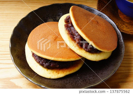 Dorayaki Japanese sweets 137875562