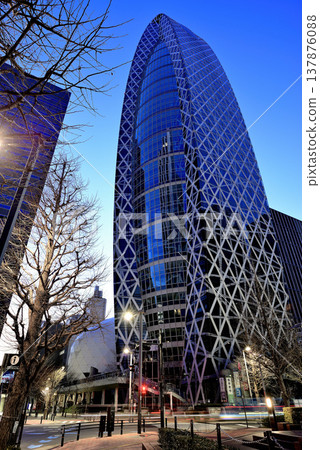 Tokyo, Shinjuku Station West Exit, Mode Gakuen Cocoon Tower, dawn 137876088