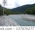 上高地的河景 137876277
