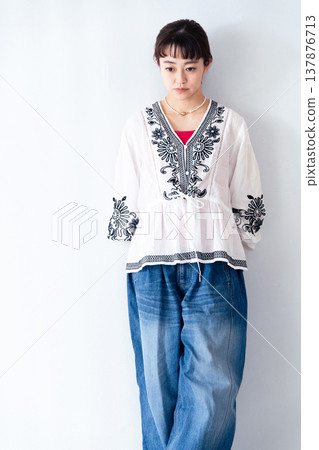 Young lady's portrait 137876713