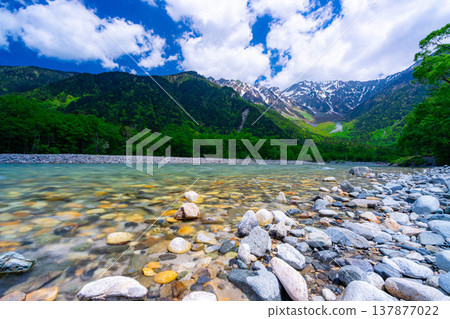 [Spectacular Scenery] Early Summer in Kamikochi: The lush greenery of the Hotaka mountain range and the Azusa River [Nagano Prefecture] 137877022