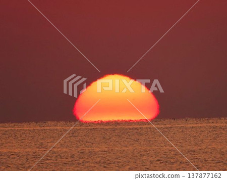 Sunset over the sea Sunset over the sea 137877162