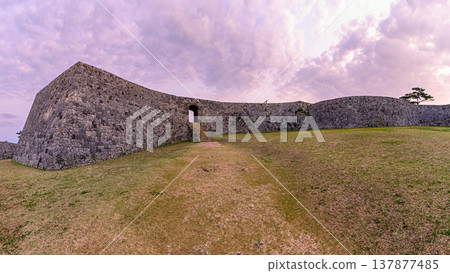 座喜見城遺址:琉球王國的一座古老城堡。 座喜見城遺址:琉球王國的一座古老城堡。 137877485