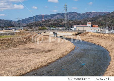 The clear stream that flows into Lake Biwa, the Ōkawa River, Nishi-Asai-cho, Nagahama City, Shiga Prefecture The clear stream that flows into Lake Biwa, the Ōkawa River, Nishi-Asai-cho, Nagahama City, Shiga Prefecture 137877619