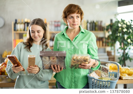 Woman with a child chooses sweets 137878080