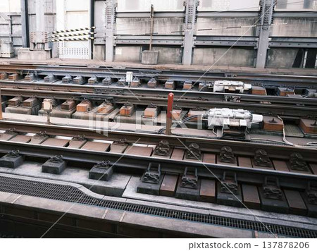 Station platform　 137878206